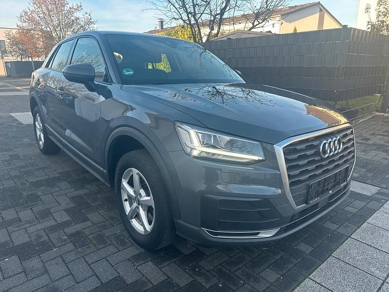 Grau Gebraucht 2017 Audi Q2 Basis SUV | 17.800 € (Superpreis) - Bild 1/4