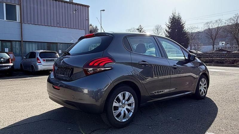 Gebraucht Peugeot 208 Active 82 PS (60 kW) 2019 Kleinwagen