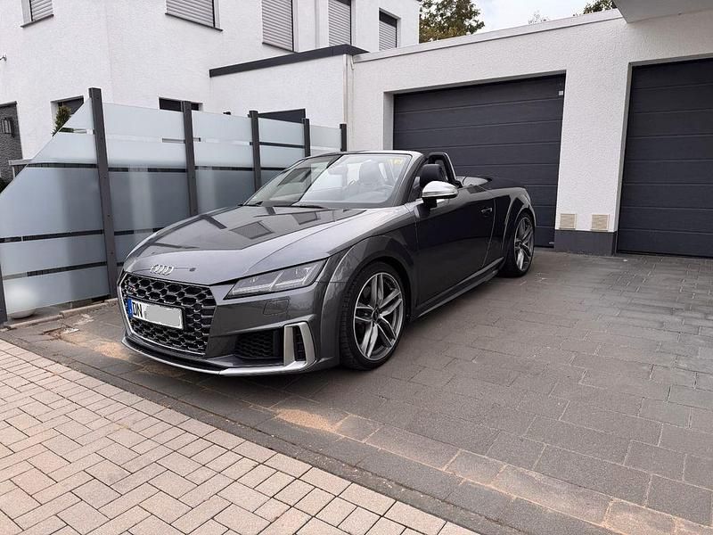 Grau Gebraucht 2019 Audi TT Roadster Ambiente Cabrio | 37.600 € (Fairer Preis) - Bild 1/4