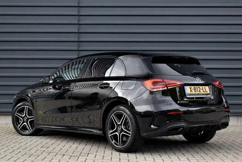Gebraucht Mercedes A250 AMG line 218 PS (160 kW) 2021 Schwarz Limousine