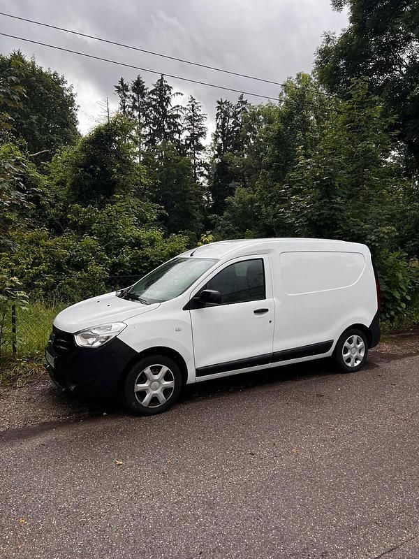 Weiß Gebraucht 2017 Dacia Dokker Van | 6.200 € (Etwas zu teuer) - Bild 1/4