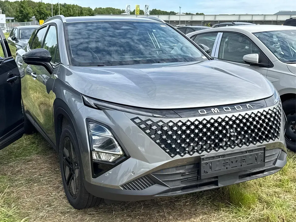 Neu Omoda 5 147 PS (108 kW) 2026 Silber metallic SUV