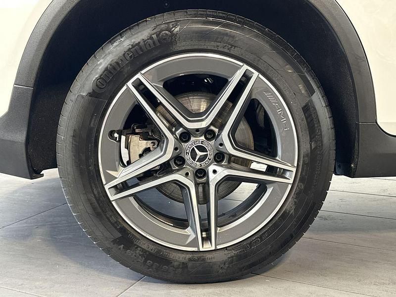 Gebraucht Mercedes GLC300 AMG line 245 PS (180 kW) 2020 Polarweiã SUV