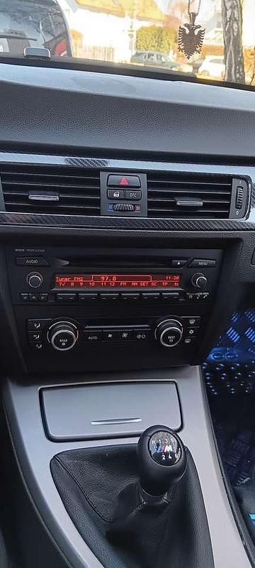 Gebraucht BMW 318 143 PS (105 kW) 2007 Blau Limousine