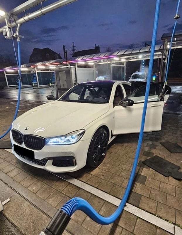 Weiß Gebraucht 2016 BMW 730 M Sport Limousine | 25.200 € (Superpreis) - Bild 1/4
