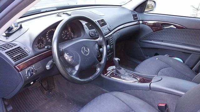 Gebraucht Mercedes E220 204 PS (150 kW) 2005 Grau Kombi