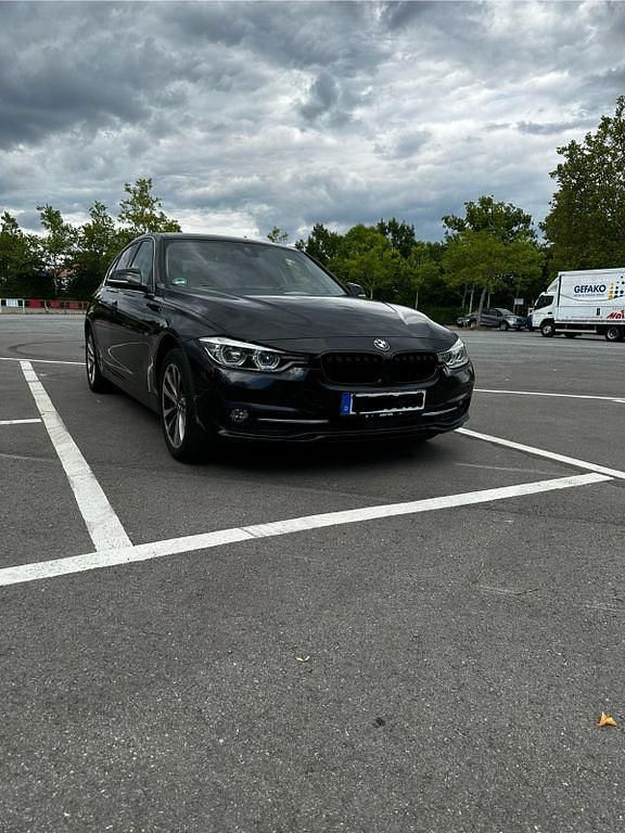 Schwarz Gebraucht 2016 BMW 320 Sport Line Limousine | 13.700 € (Guter Preis) - Bild 1/4