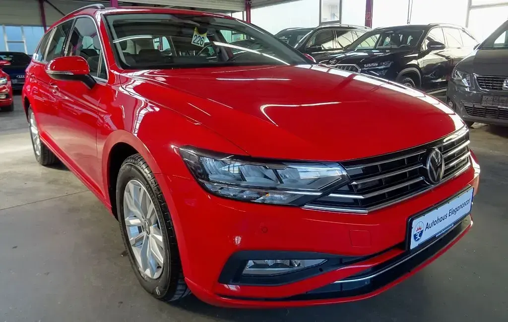 Second-hand VW Passat 122 CP (89 kW) 2023 Roșu Break