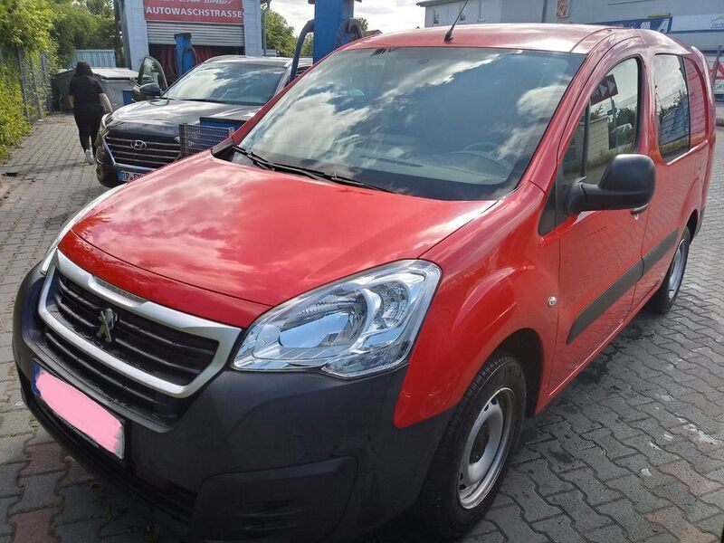 Weiß Gebraucht 2017 Peugeot Partner Premium Van | 12.985 € - Bild 1/4