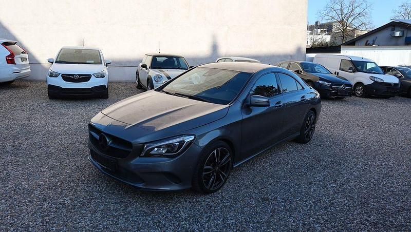 Gebraucht Mercedes CLA200 156 PS (114 kW) 2017 Mountaingrau  met. (metallic) Limousine