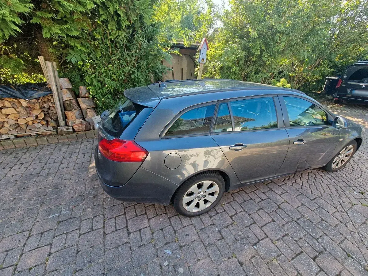 Gebraucht Opel Insignia Sport 131 PS (96 kW) 2011 Grau Kombi