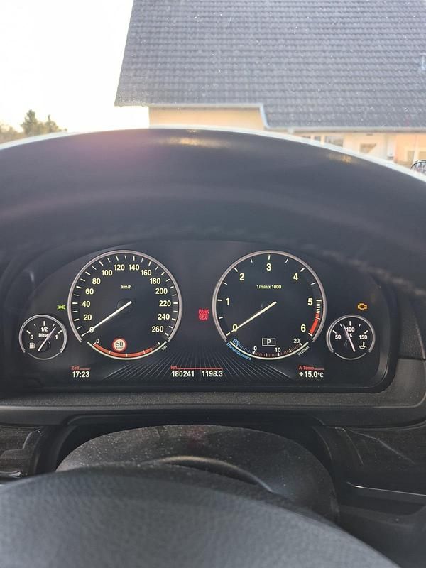 Gebraucht BMW 530 258 PS (189 kW) 2015 Weiß Kombi