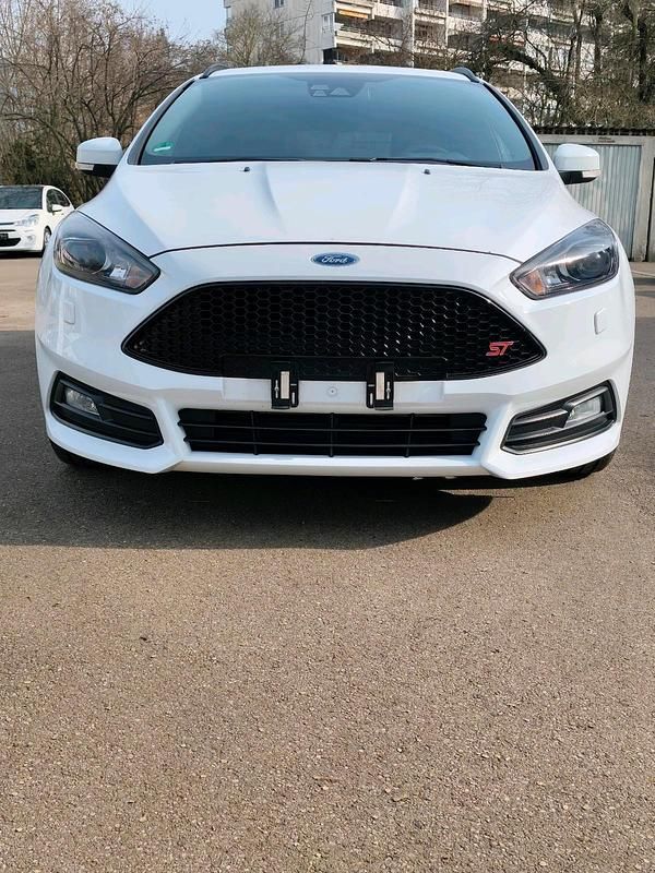 Usata Ford Focus ST 250 CV (183 kW) 2016 Bianco Station wagon