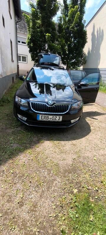 Schwarz Gebraucht 2014 Skoda Octavia Ambition Kombi | 7.850 € (Guter Preis) - Bild 1/4