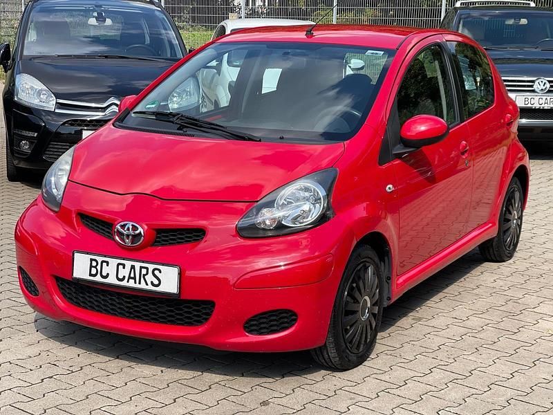 Rot Gebraucht 2011 Toyota Aygo Kleinwagen | 2.750 € (Fairer Preis) - Bild 1/4