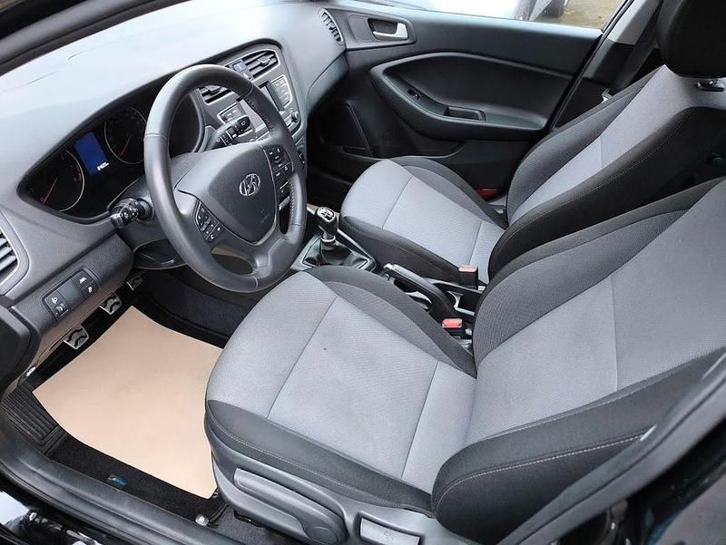 Gebraucht Hyundai i20 Active 101 PS (74 kW) 2020 Schwarz Limousine