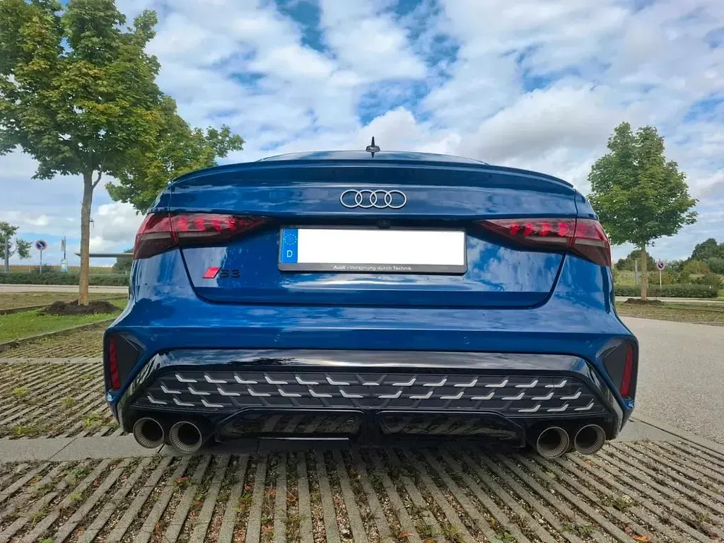 Gebraucht Audi S3 Sport 333 PS (244 kW) 2024 Blau Limousine