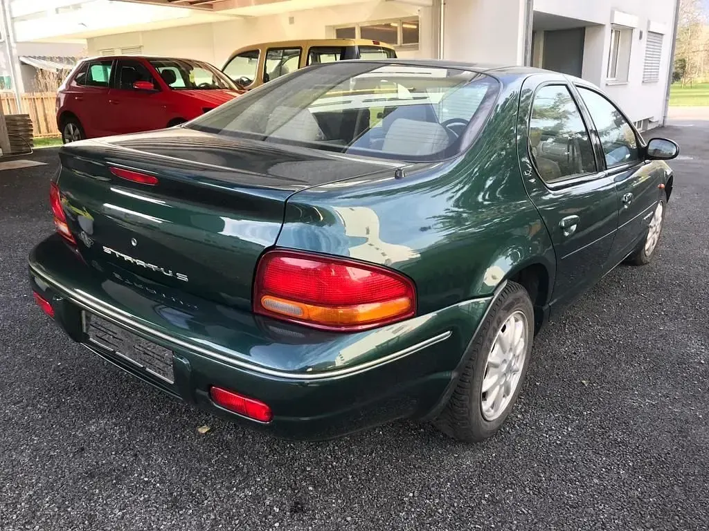 Second-hand Chrysler Stratus 163 CP (119 kW) 1998 Verde Berlinǎ