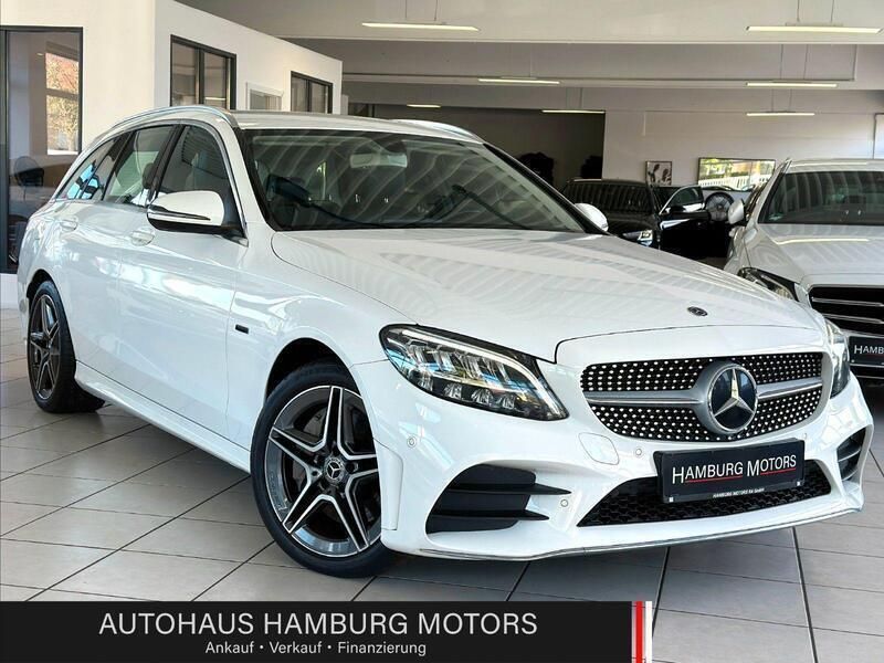 Weiß Gebraucht 2020 Mercedes C300e AMG line Kombi | 22.590 € (Fairer Preis) - Bild 1/4