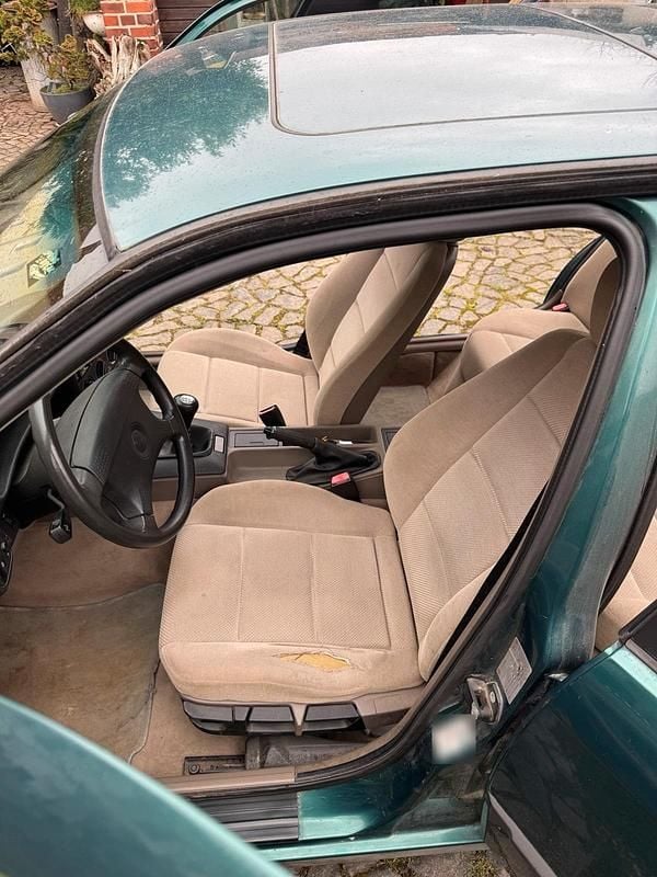 Gebraucht BMW 318 100 PS (73 kW) 1993 Grün Limousine