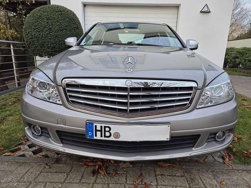 Silber Gebraucht 2008 Mercedes C180 Elegance Limousine | 8.600 € (Fairer Preis) - Bild 1/4