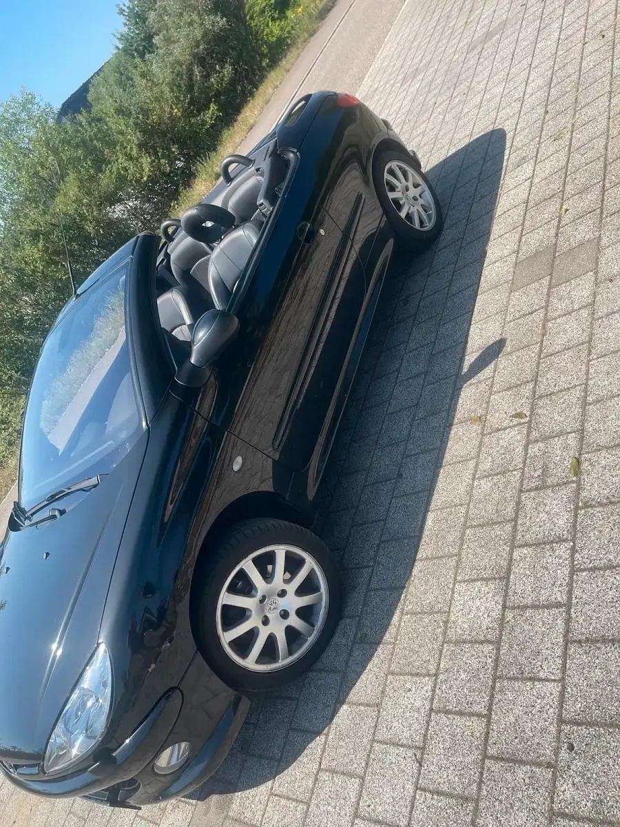 Gebraucht Peugeot 206 CC 109 PS (80 kW) 2004 Schwarz Cabrio