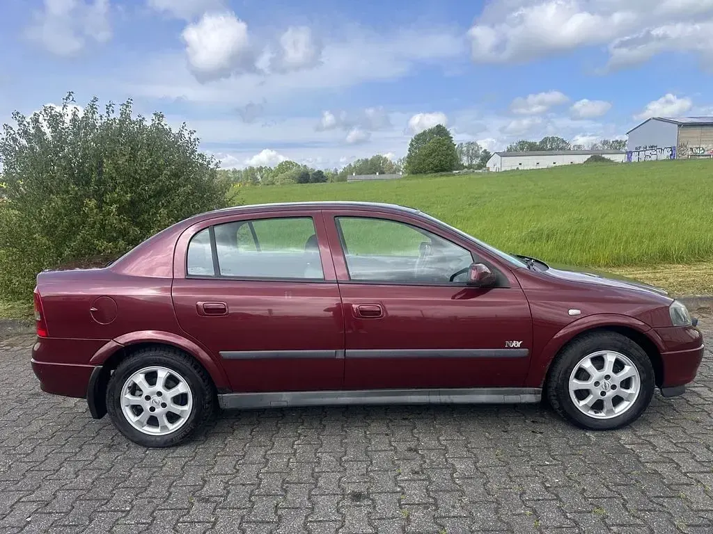 Gebraucht Opel Astra Njoy 84 PS (61 kW) 2003 Rot Limousine