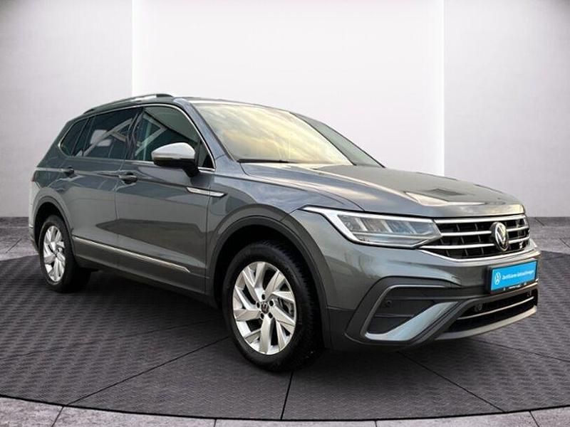 Gebraucht VW Tiguan Allspace Life 150 PS (110 kW) 2024 Platinum grey metallic SUV