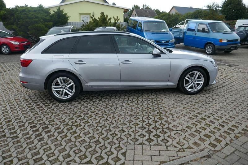 Gebraucht Audi A4 Basis 190 PS (139 kW) 2017 Silber Kombi