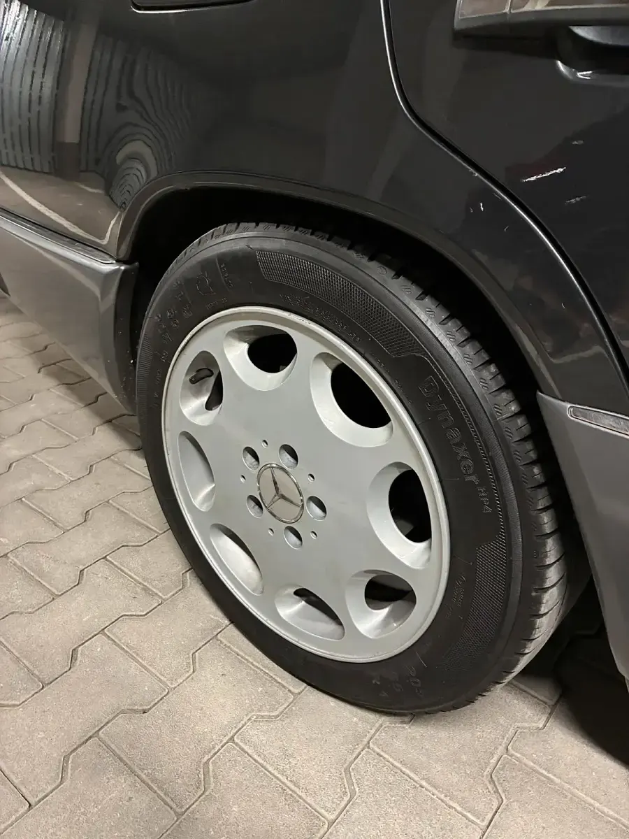 Gebraucht Mercedes E220 1993 Limousine