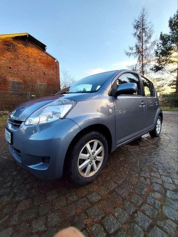Gebraucht Daihatsu Sirion 91 PS (66 kW) 2011 Grau Kleinwagen
