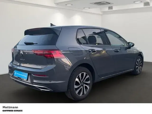 Usata VW Golf VIII Active 150 CV (110 kW) 2023 Grigio Berlina