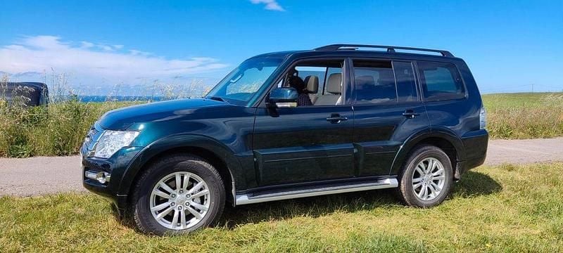 Grün Gebraucht 2018 Mitsubishi Pajero Top SUV | 22.000 € - Bild 1/4