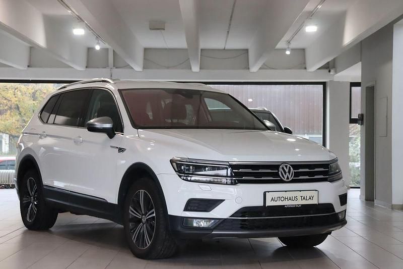 Weiß(metallic) Gebraucht 2018 VW Tiguan Allspace Highline SUV | 24.680 € (Etwas zu teuer) - Bild 1/4