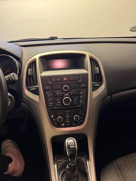 Gebraucht Opel Astra 140 PS (102 kW) 2010 Silber Limousine