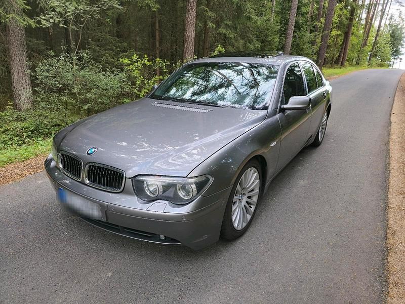 Grau Gebraucht 2004 BMW 730 Limousine | 4.900 € (Superpreis) - Bild 1/4