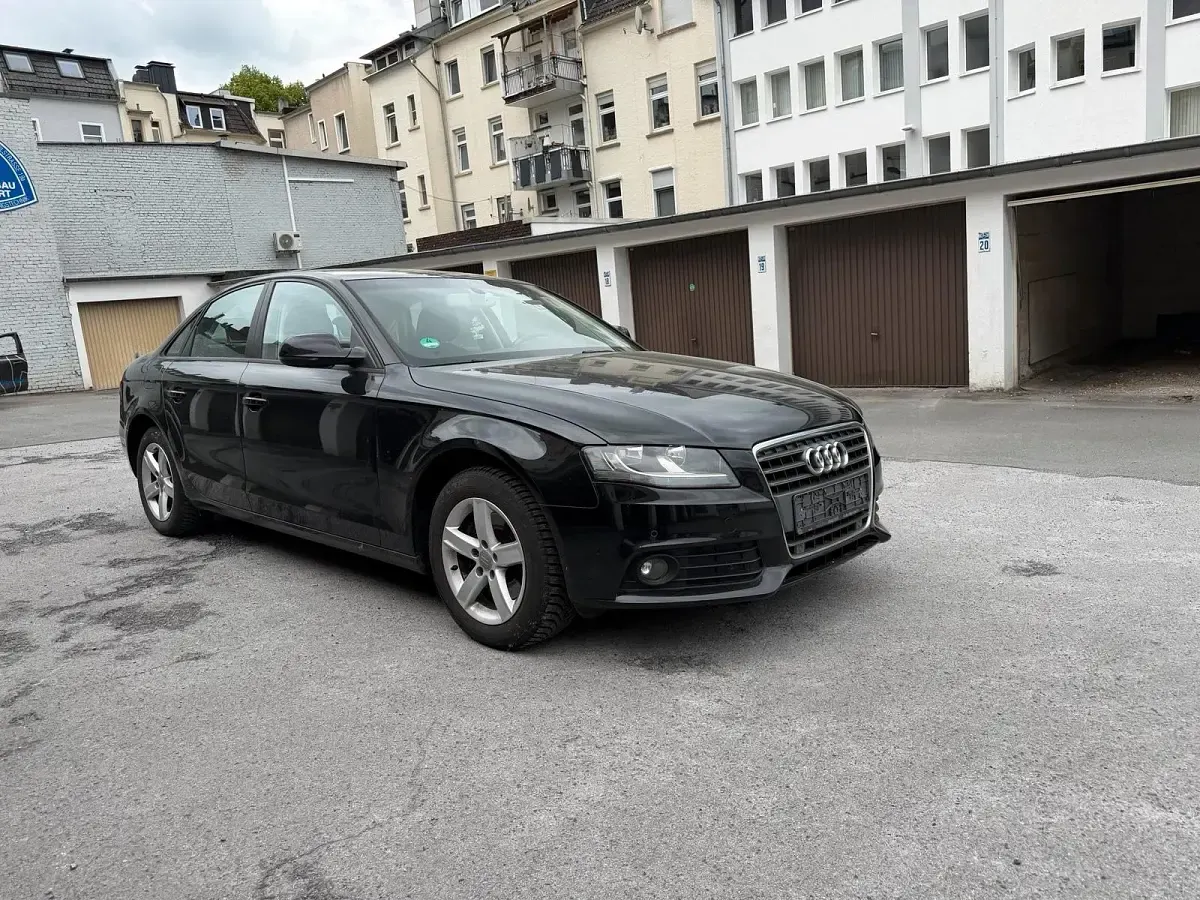 Gebraucht Audi A4 120 PS (88 kW) 2011 Schwarz Limousine