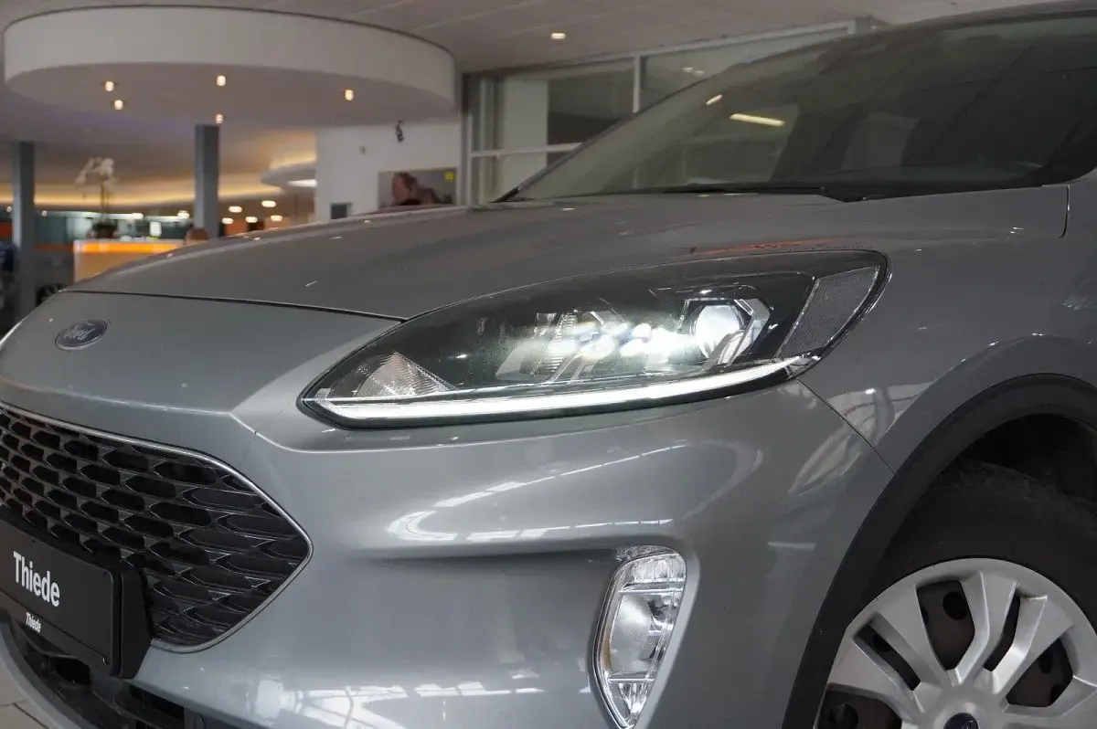 Gebraucht Ford Kuga 120 PS (88 kW) 2022 Solar silver metallic SUV