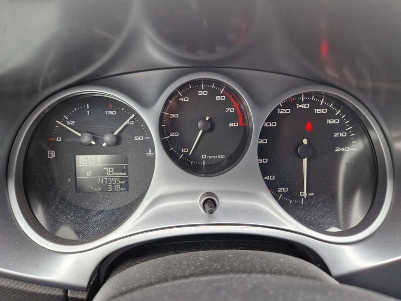 Usata Seat Leon 105 CV (77 kW) 2011 Rosso Utilitaria