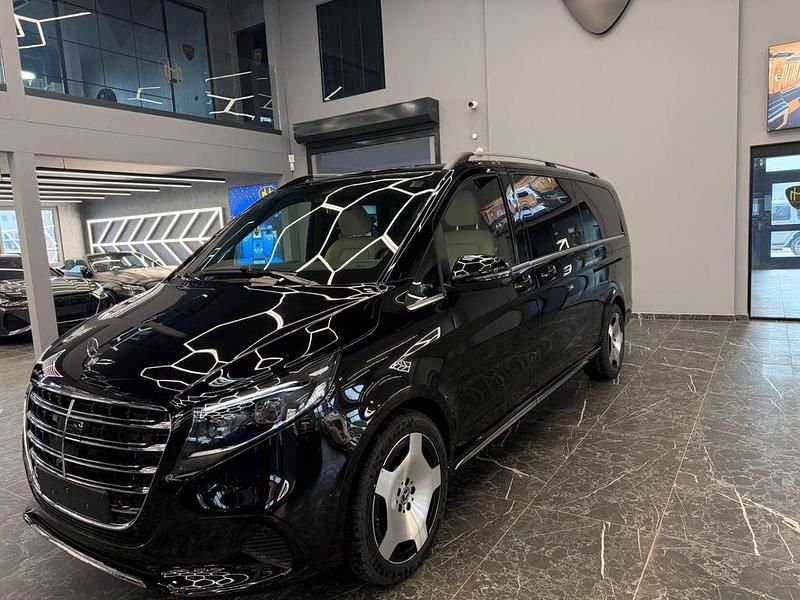 Neu Mercedes V300 Luxury 237 PS (174 kW) 2026 Schwarz Van / Kleinbus