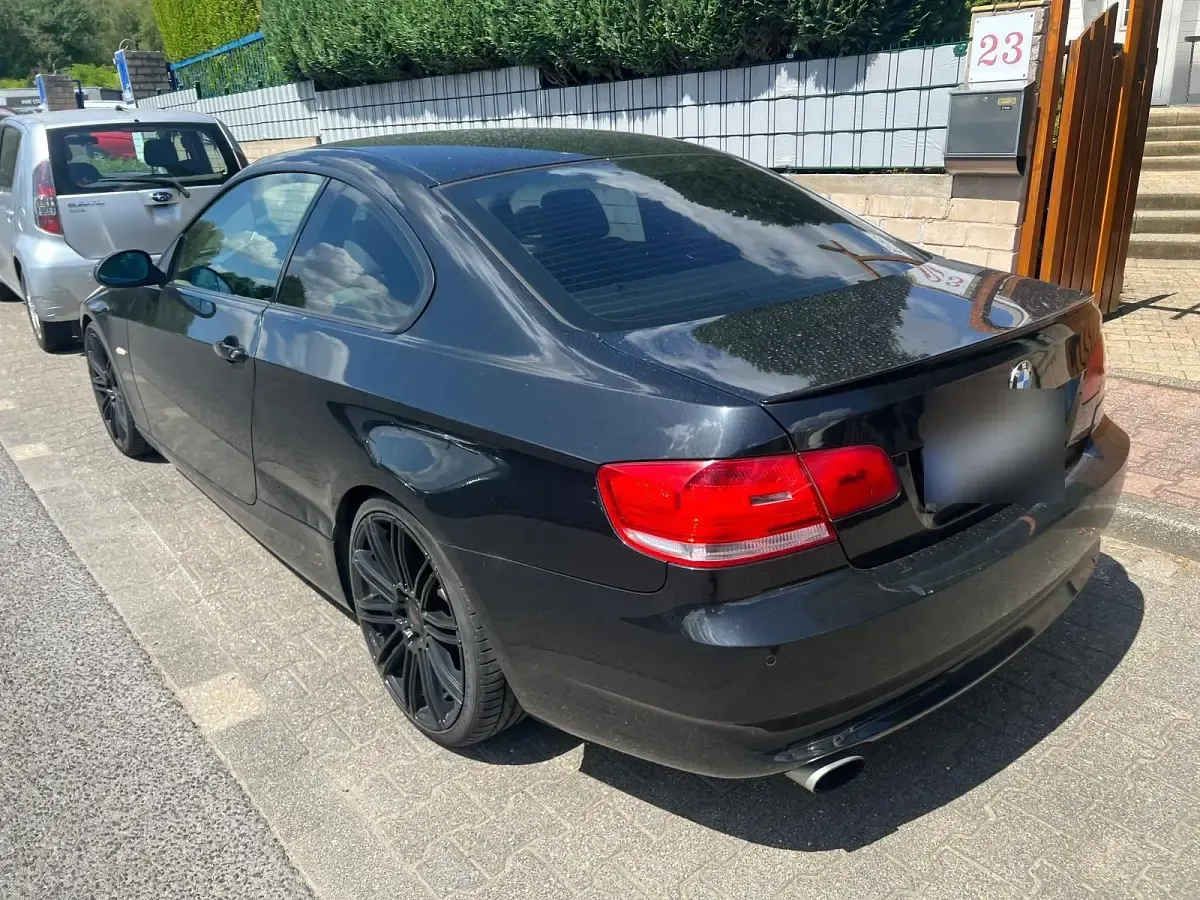 Gebraucht BMW 320 170 PS (125 kW) 2008 Schwarz Coupé