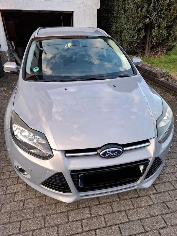 Gebraucht Ford Focus Trend 140 PS (102 kW) 2014 Grau Kombi