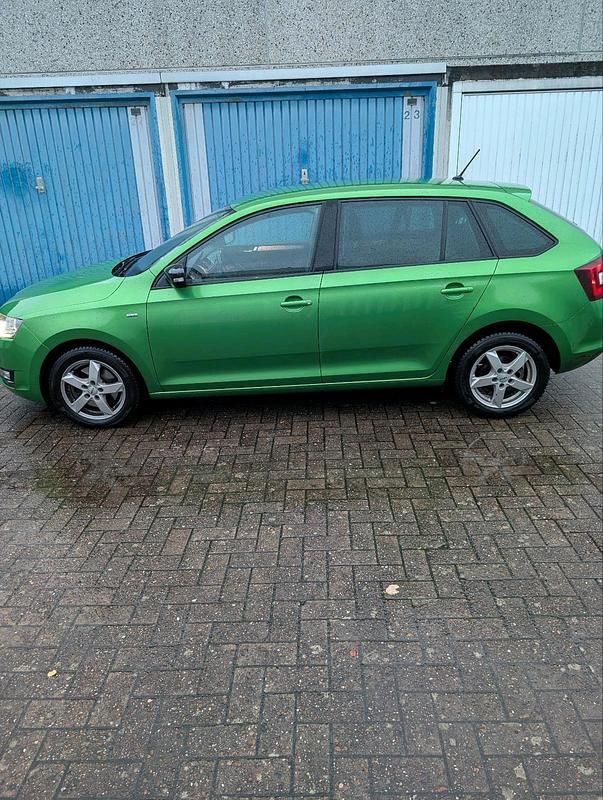 Grün Gebraucht 2017 Skoda Rapid Limousine | 7.500 € (Guter Preis) - Bild 1/4