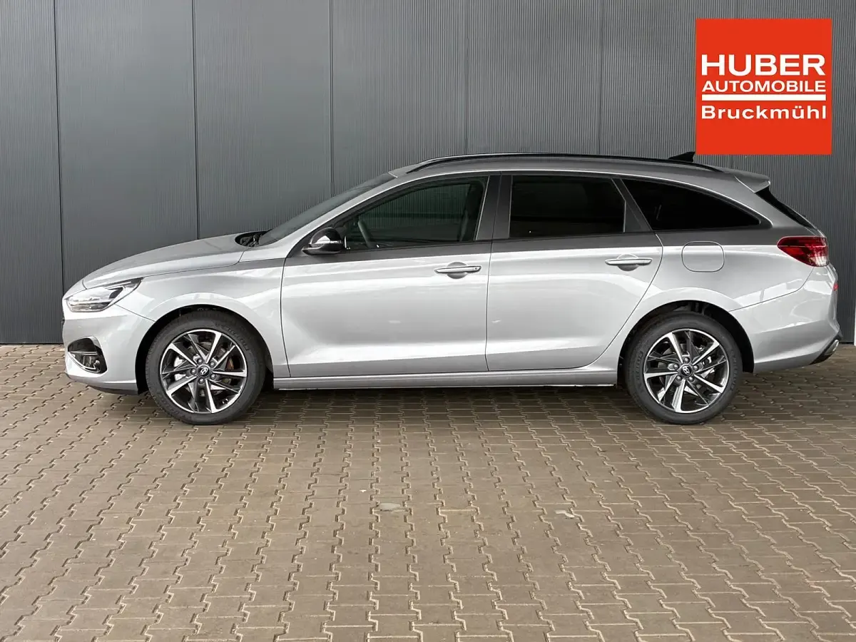 Neu Hyundai i30 Comfort 101 PS (74 kW) 2025 Shimmering silver Kombi