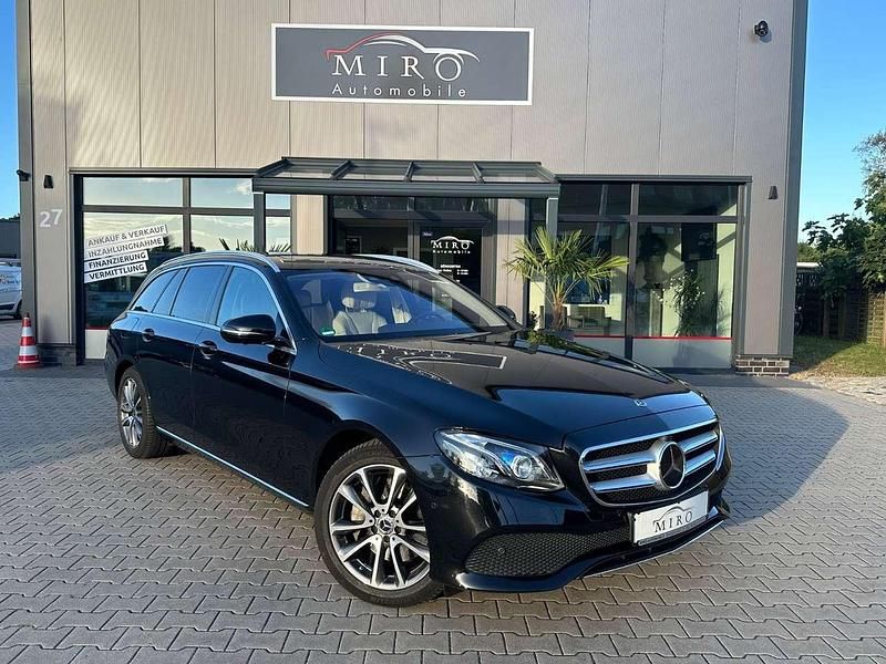 Schwarz Gebraucht 2018 Mercedes E220 Kombi | 26.900 € (Superpreis) - Bild 1/4