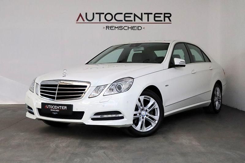 Weiß Gebraucht 2010 Mercedes 200 Avantgarde Limousine | 11.850 € (Etwas zu teuer) - Bild 1/4