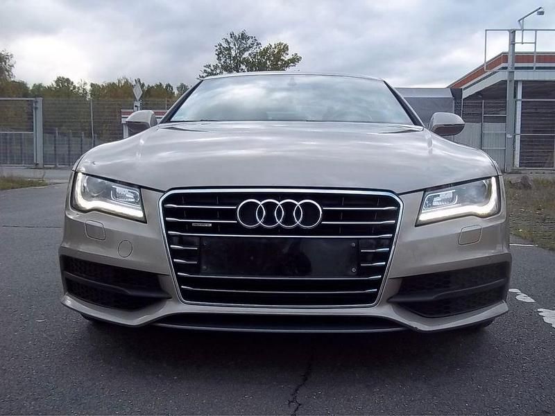 Gold Gebraucht 2011 Audi A7 Sportback Sport Kleinwagen | 11.500 € (Guter Preis) - Bild 1/4