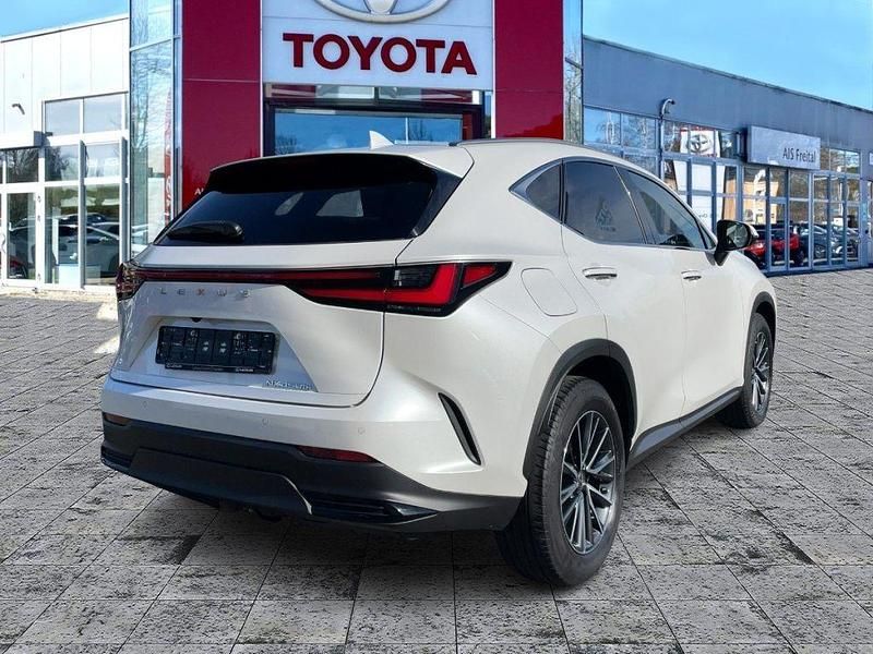 Gebraucht Lexus NX450h+ Business Edition 309 PS (227 kW) 2022 Titaniumweiß SUV