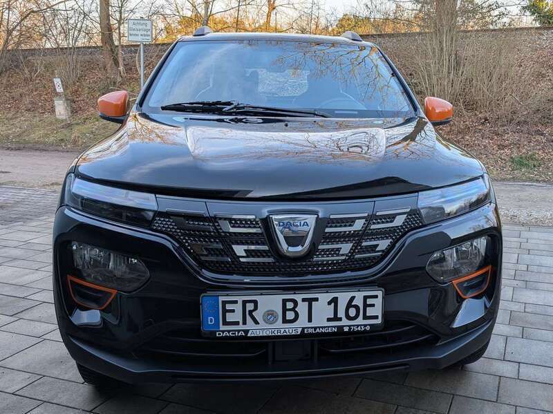 Schwarz Gebraucht 2022 Dacia Spring Comfort Plus Kleinwagen | 9.900 € (Guter Preis) - Bild 1/4