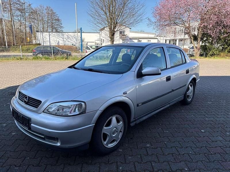 Silber Gebraucht 1999 Opel Astra Classic Edition Limousine | 1.399 € - Bild 1/4